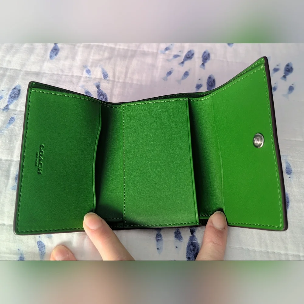 Coach Kelly Green Leather Micro Wallet, NWOT - Picture 4 of 6